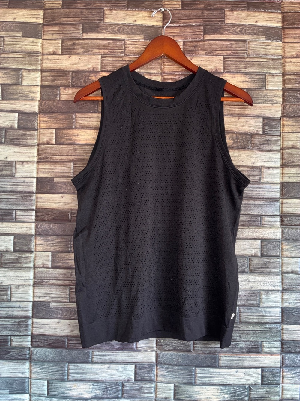 Pre Owned Women’s Lululemon Mesh Breathe Tank Top Size 8
